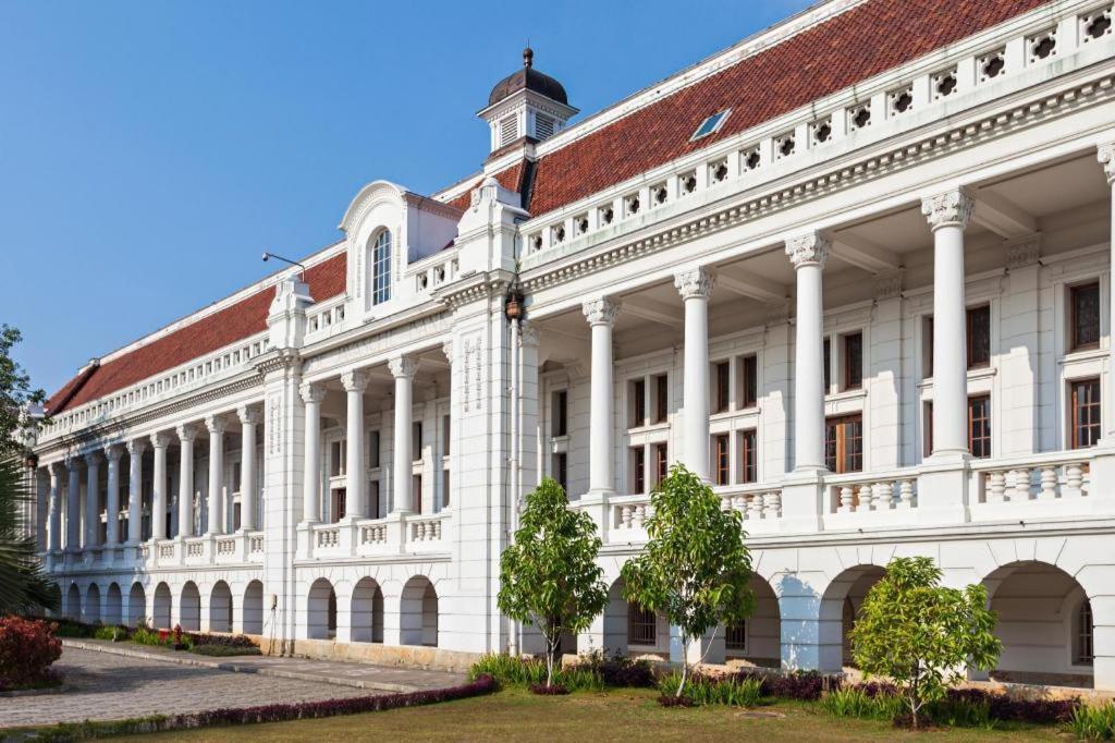 Hotel 88 Grogol By Wh Jakarta Exterior photo